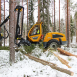 kerge langetustraktor HR46X metsaraiel